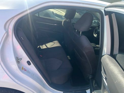 Used 2019 Toyota Camry LE FWD image 5