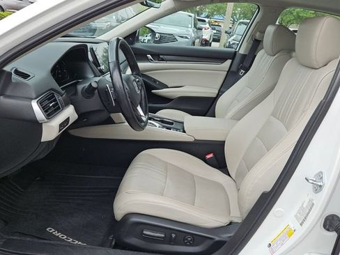 Used 2022 Honda Accord Touring image 3