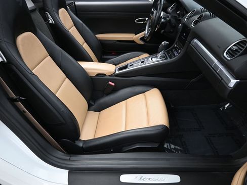 Used 2018 Porsche 718 Boxster image 23