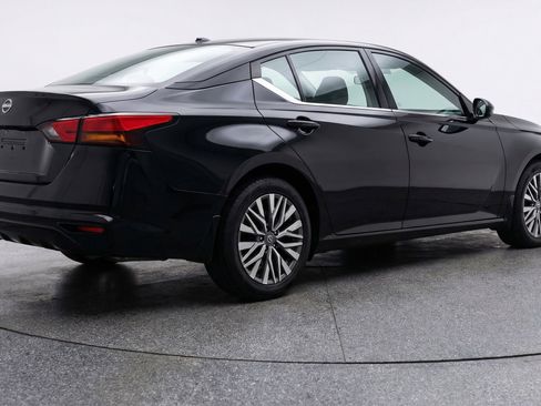 Used 2025 Nissan Altima 2.5 SV FWD image 9