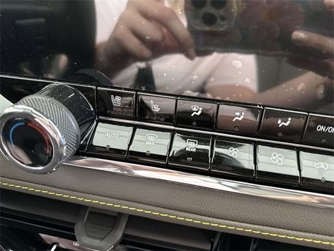 New 2025 Chevrolet Colorado ZR2 w/ Off-Road Front Bumper Package image 18