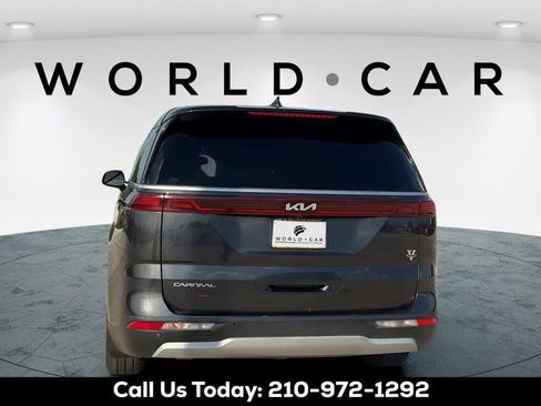 Used 2023 Kia Carnival LX FWD image 14