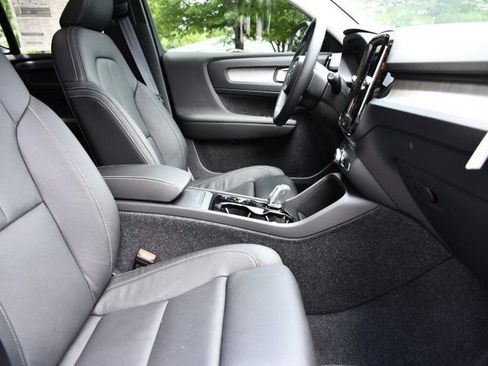 New 2025 Volvo XC40 B5 Plus w/ Protection Package Premier image 27