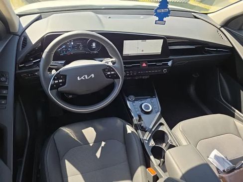 Used 2024 Kia Niro Wind w/ Wind Preserve Package FWD image 4