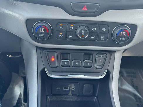 Used 2020 GMC Terrain SLE w/ Driver Convenience Package FWD image 19