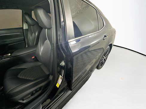 Used 2023 Toyota Camry SE w/ Cold Weather Package FWD image 12