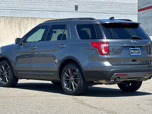 Used 2017 Ford Explorer XLT w/ Equipment Group 202A FWD image 7