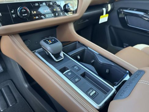 New 2026 Nissan Pathfinder Platinum FWD image 28