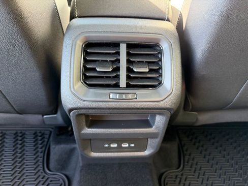 New 2026 Volkswagen Taos SE AWD/4WD image 27