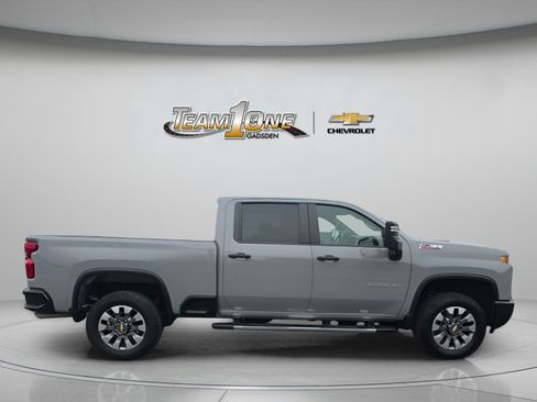Used 2025 Chevrolet Silverado 2500 Custom w/ Custom Value Package AWD/4WD image 9
