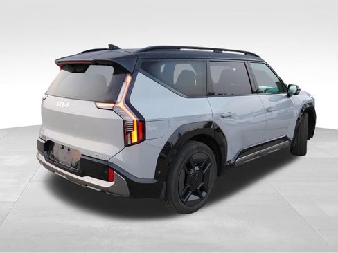 Certified 2026 Kia EV9 GT-Line AWD/4WD image 3