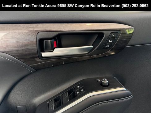 Used 2025 Toyota Highlander Platinum AWD/4WD image 12