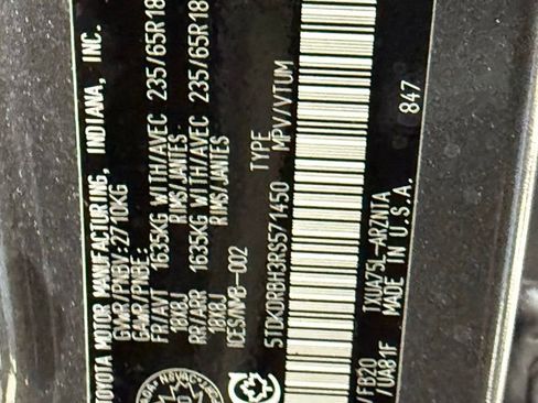 Used 2024 Toyota Highlander LE image 40