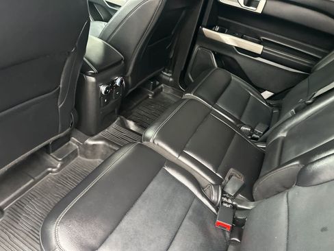 Used 2023 Ford Explorer Limited image 11