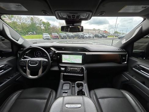 Used 2025 GMC Sierra 2500 Denali AWD/4WD image 3