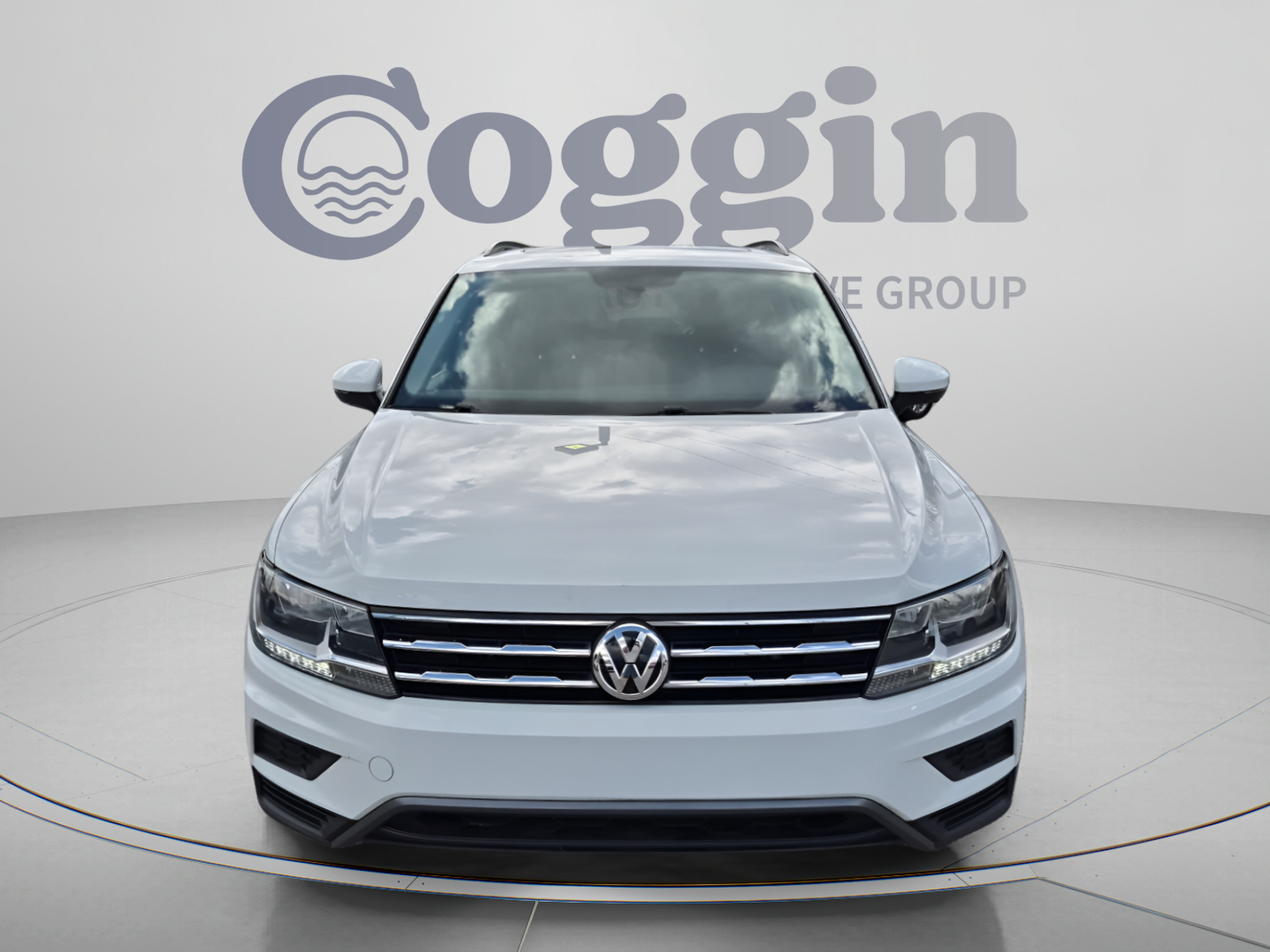 Used 2021 Volkswagen Tiguan SE w/ Panoramic Sunroof Package FWD image 9