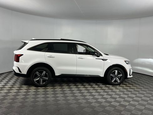 Used 2023 Kia Sorento EX w/ Panoramic Sunroof Package image 3