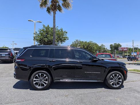 Used 2021 Jeep Grand Cherokee L Overland w/ Luxury Tech Group IV AWD/4WD image 2