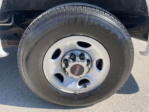 Used 2023 GMC Savana 3500 LS w/ Chrome Appearance Package image 15