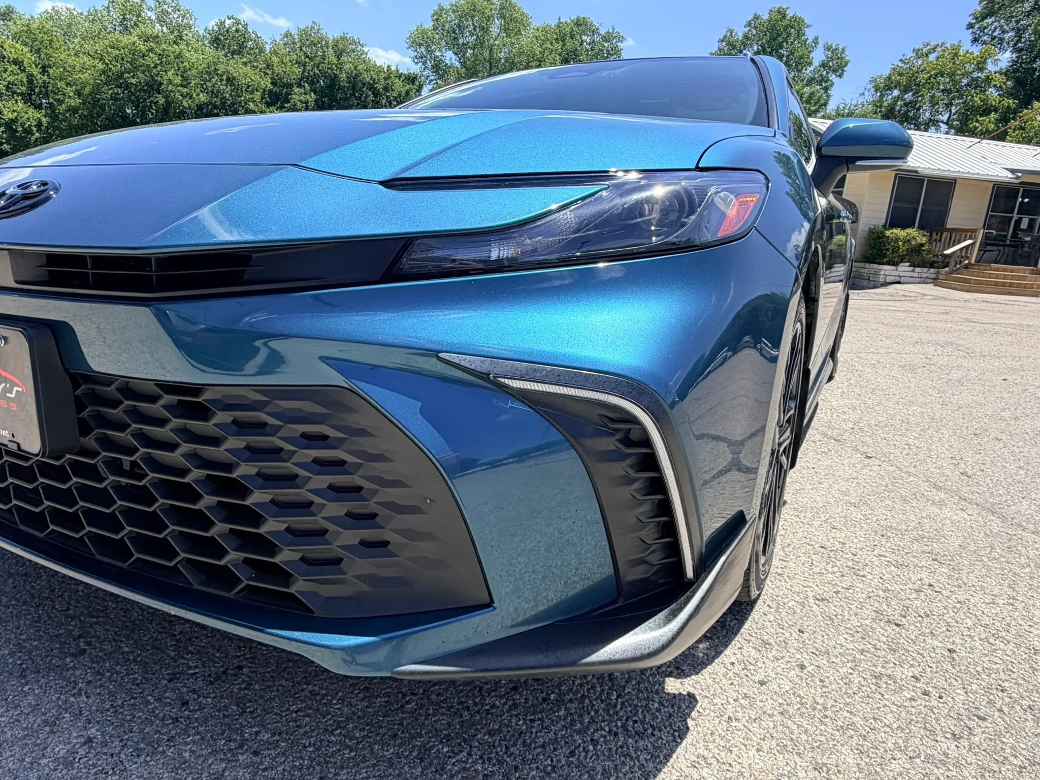 Used 2025 Toyota Camry SE w/ Convenience Package FWD image 3