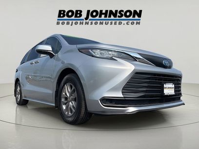 Used 2022 Toyota Sienna LE
