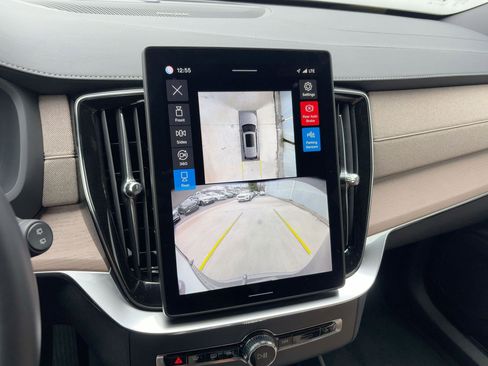 Certified 2025 Volvo XC90 B5 Plus image 25