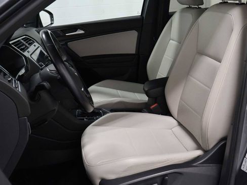 Used 2019 Volkswagen Tiguan SEL R-Line AWD/4WD image 5