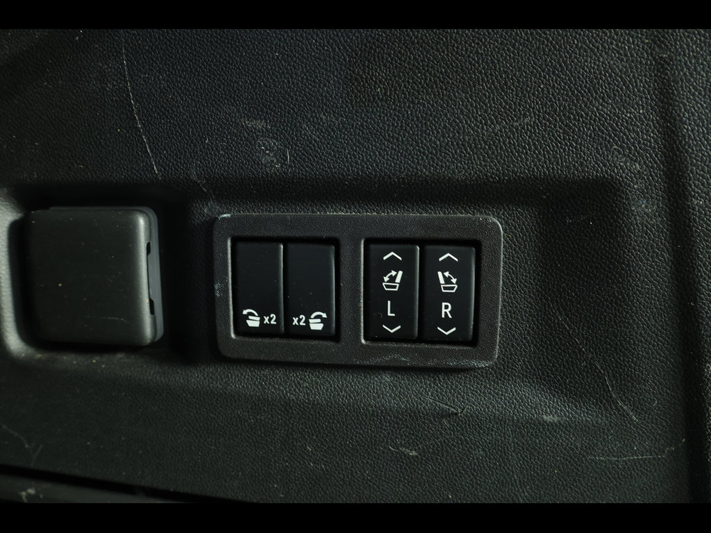 Used 2023 Chevrolet Tahoe Premier AWD/4WD image 17