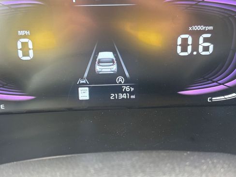 Used 2025 Kia Soul LX w/ LX Technology Package FWD image 38
