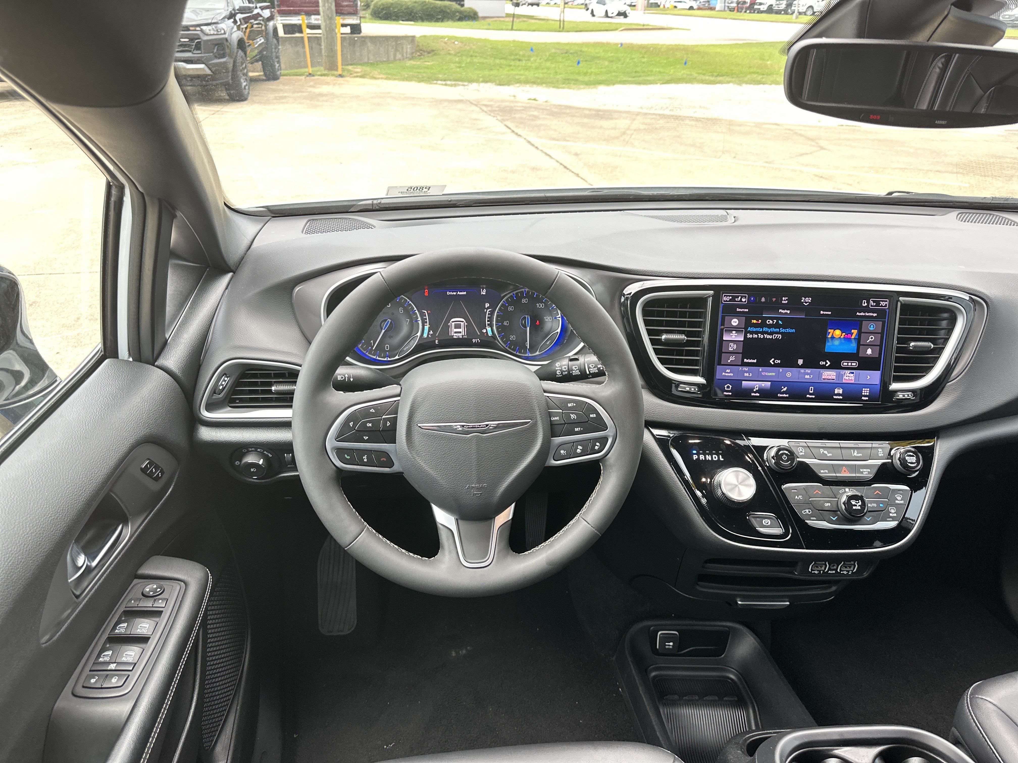 Used 2025 Chrysler Pacifica Select FWD image 22