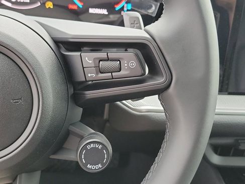 New 2026 Porsche Cayenne image 29