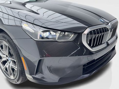 Used 2024 BMW i5 eDrive40i image 3