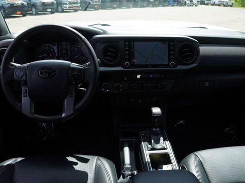 Used 2023 Toyota Tacoma TRD Off-Road w/ TRD Premium Off Road Package AWD/4WD image 19