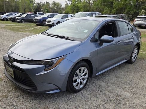 Used 2025 Toyota Corolla LE image 4