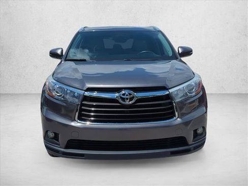 Used 2015 Toyota Highlander XLE FWD image 2