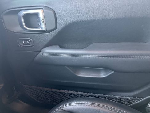 Used 2019 Jeep Wrangler Unlimited Sahara AWD/4WD image 25