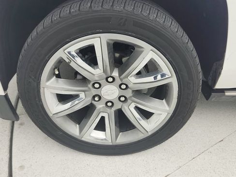 Used 2018 Chevrolet Suburban Premier AWD/4WD image 30