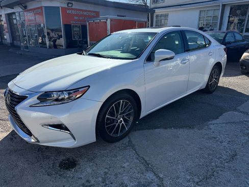 Used 2017 Lexus ES 350 w/ Luxury Package image 22
