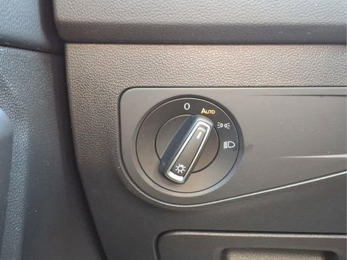 Used 2024 Volkswagen Tiguan SE image 15