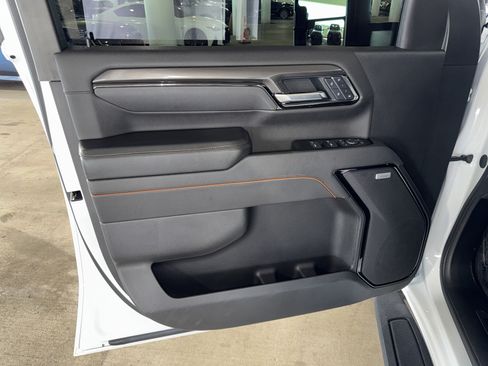 Used 2025 GMC Sierra 2500 AT4 w/ AT4 Premium Plus Package AWD/4WD image 15
