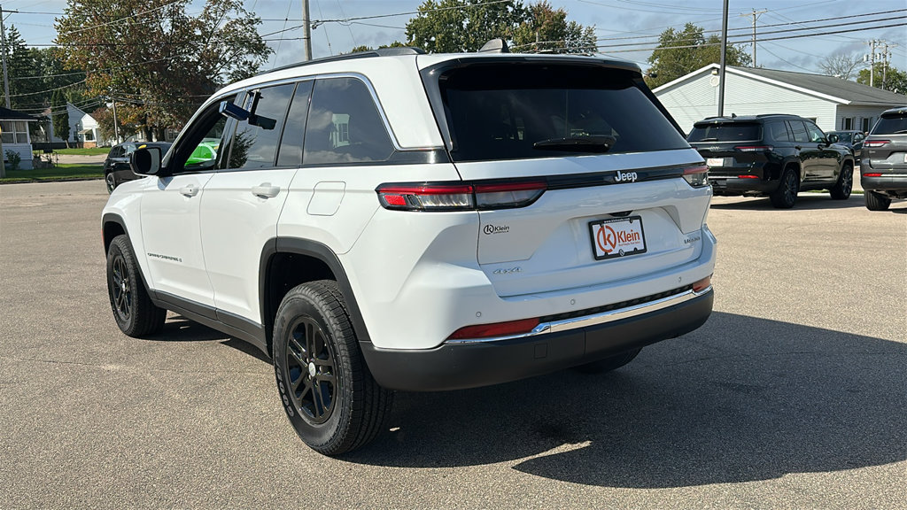 Used 2024 Jeep Grand Cherokee Laredo w/ Luxury Tech Group I AWD/4WD image 6
