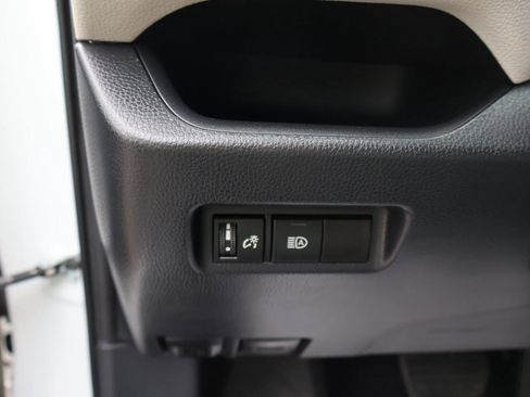 Used 2019 Toyota RAV4 XLE FWD image 11
