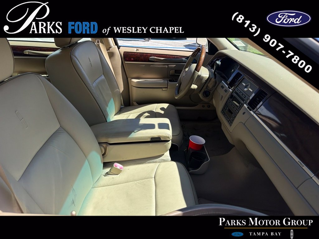 Used 2006 Lincoln Town Car Designer Series RWD image 4