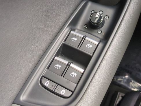 Used 2019 Audi Q8 Premium Plus w/ Premium Plus image 25