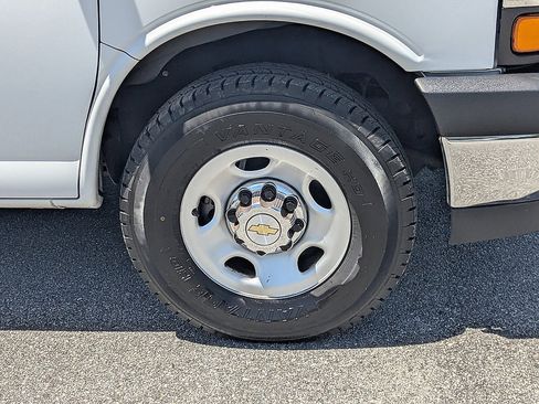 Certified 2024 Chevrolet Express 3500 LT w/ LT Preferred Equipment Group RWD image 13