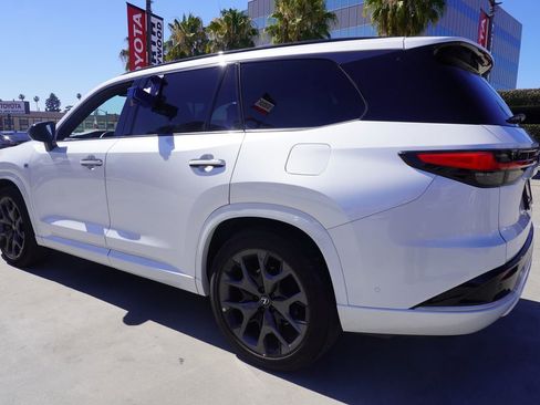 Used 2025 Lexus TX 500h AWD w/ Technology Package image 6