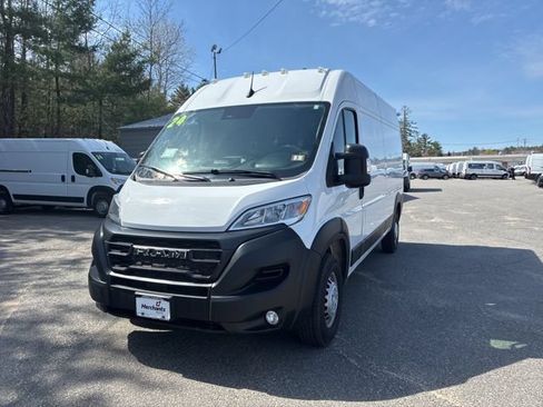 Used 2024 RAM ProMaster 2500 w/ Convenience Group FWD image 4
