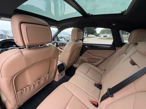 Used 2021 Porsche Macan w/ Premium Package Plus AWD/4WD image 26