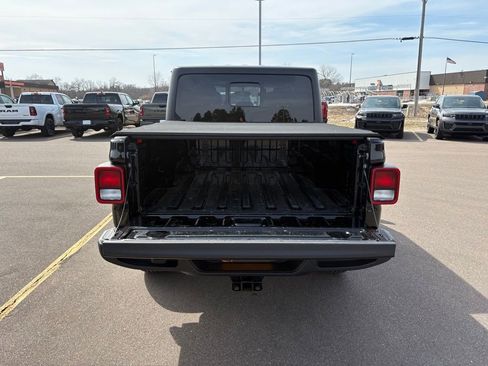 Used 2022 Jeep Gladiator Sport AWD/4WD image 6