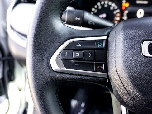 Used 2023 Jeep Compass Limited image 17